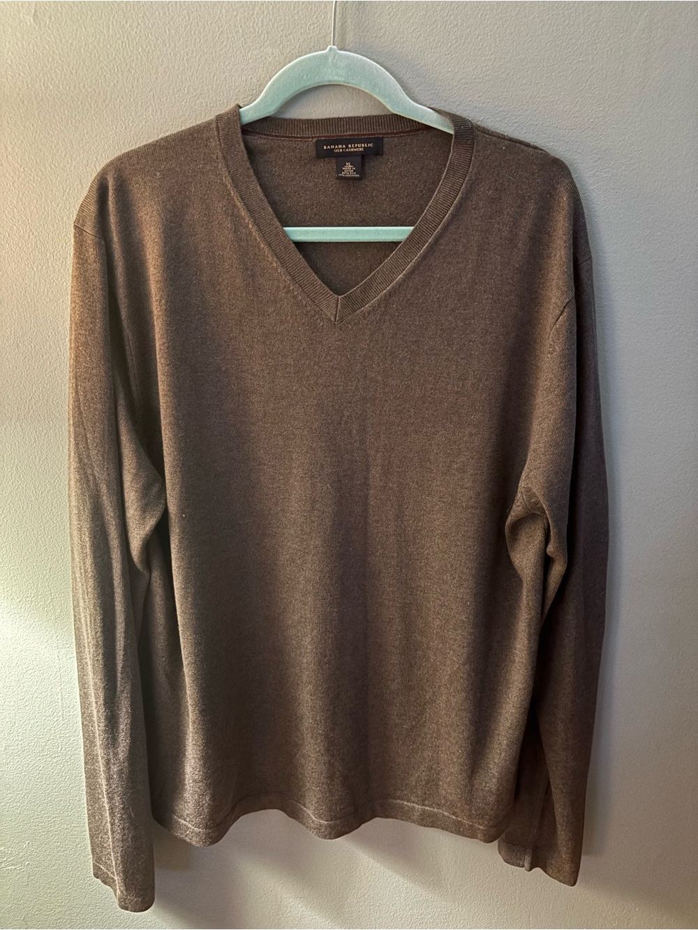 Banana Republic Men's Silk Cashmere V-Neck Sweater | Brown | Size XL
